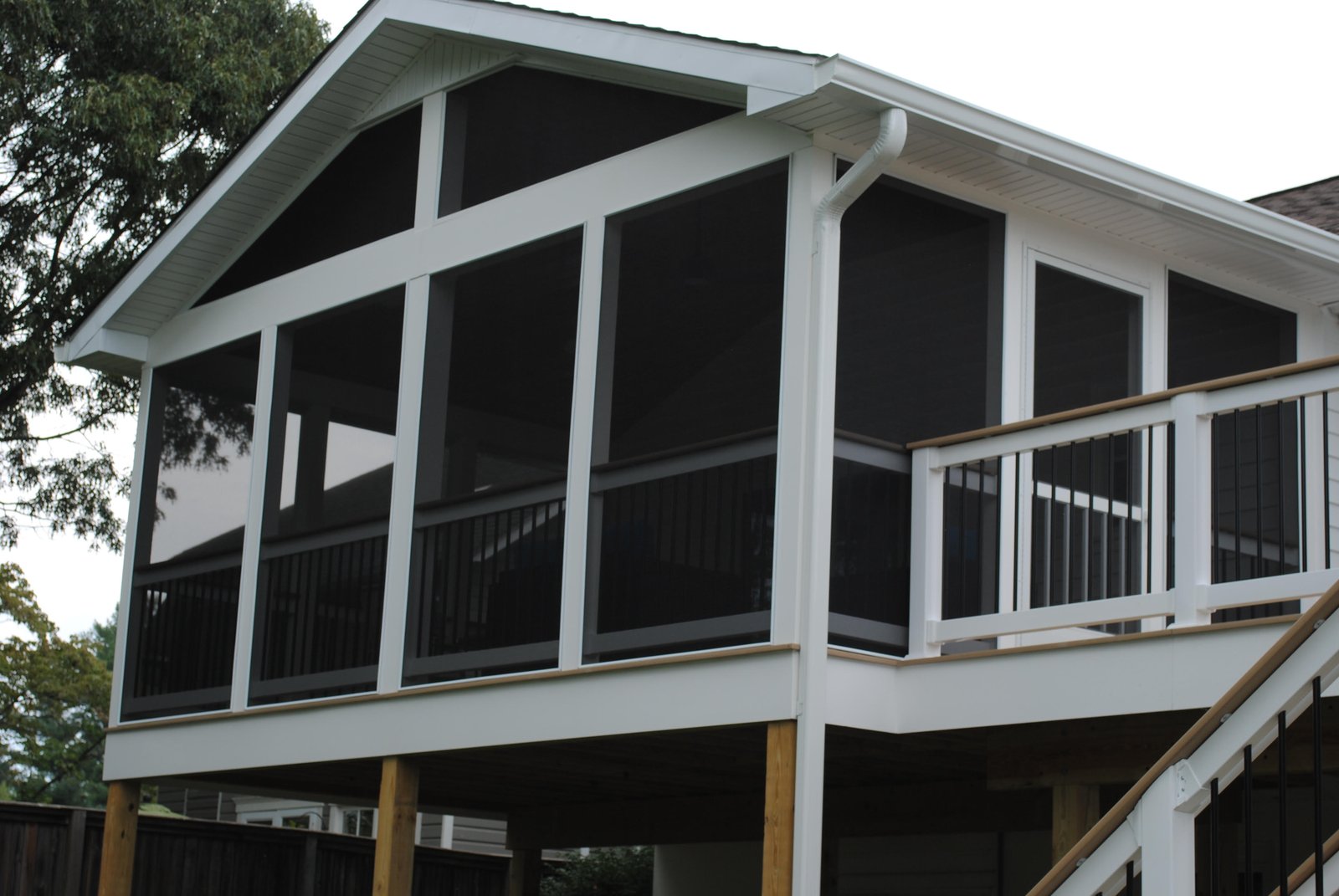 We Restore Decks screen room project